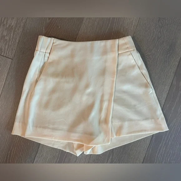 Aritzia skort - Picture 3 of 8